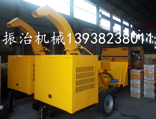 鄭州振治機械新型樹(shù)枝粉碎機新疆客戶(hù)現場(chǎng)