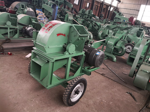 2019.6.4號廠(chǎng)家發(fā)貨湖南婁底雙峰縣木材粉碎機