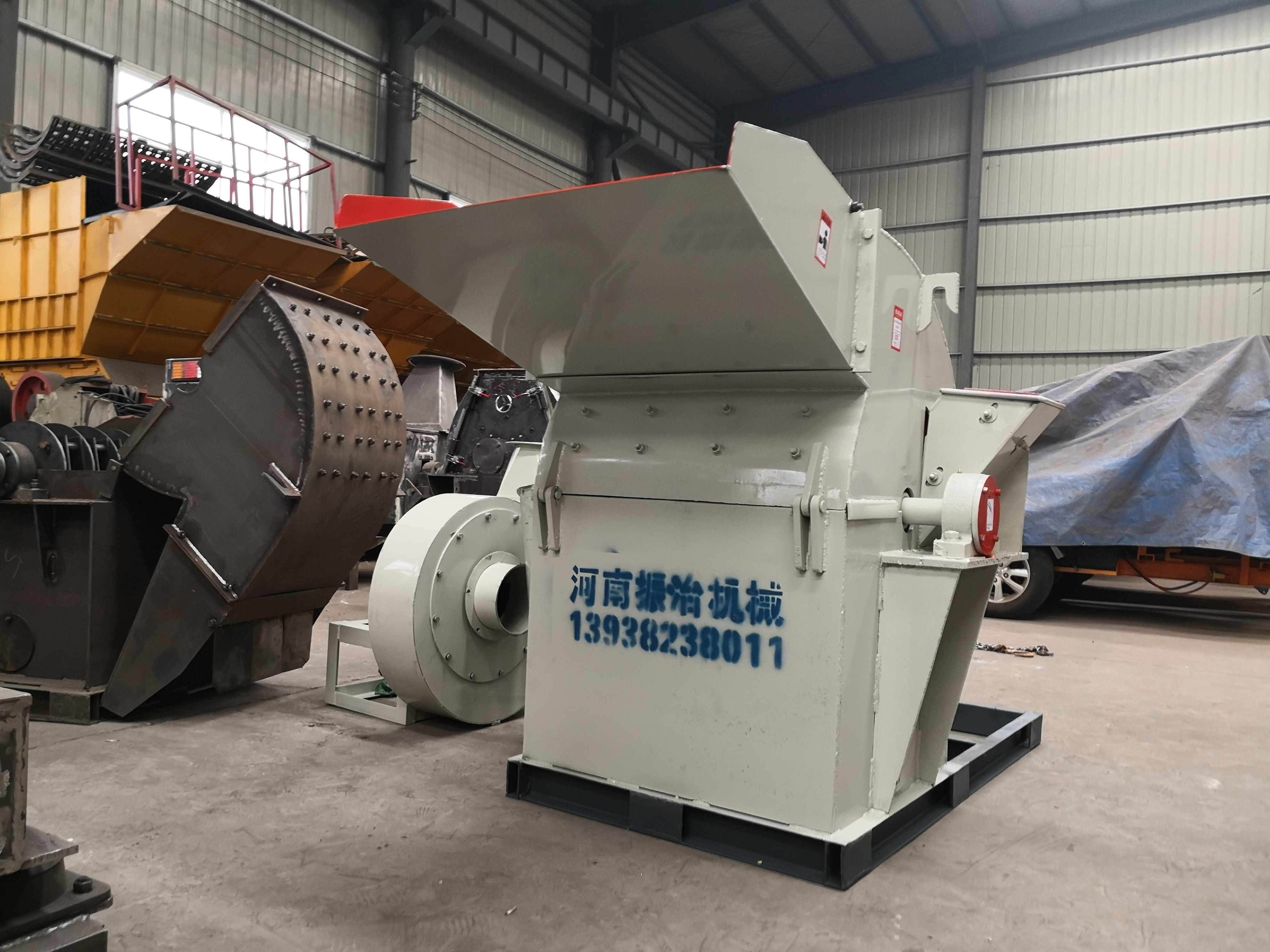 2019.6.6廠(chǎng)家發(fā)貨遼寧彰武縣雙口800型多功能鋸末粉碎機